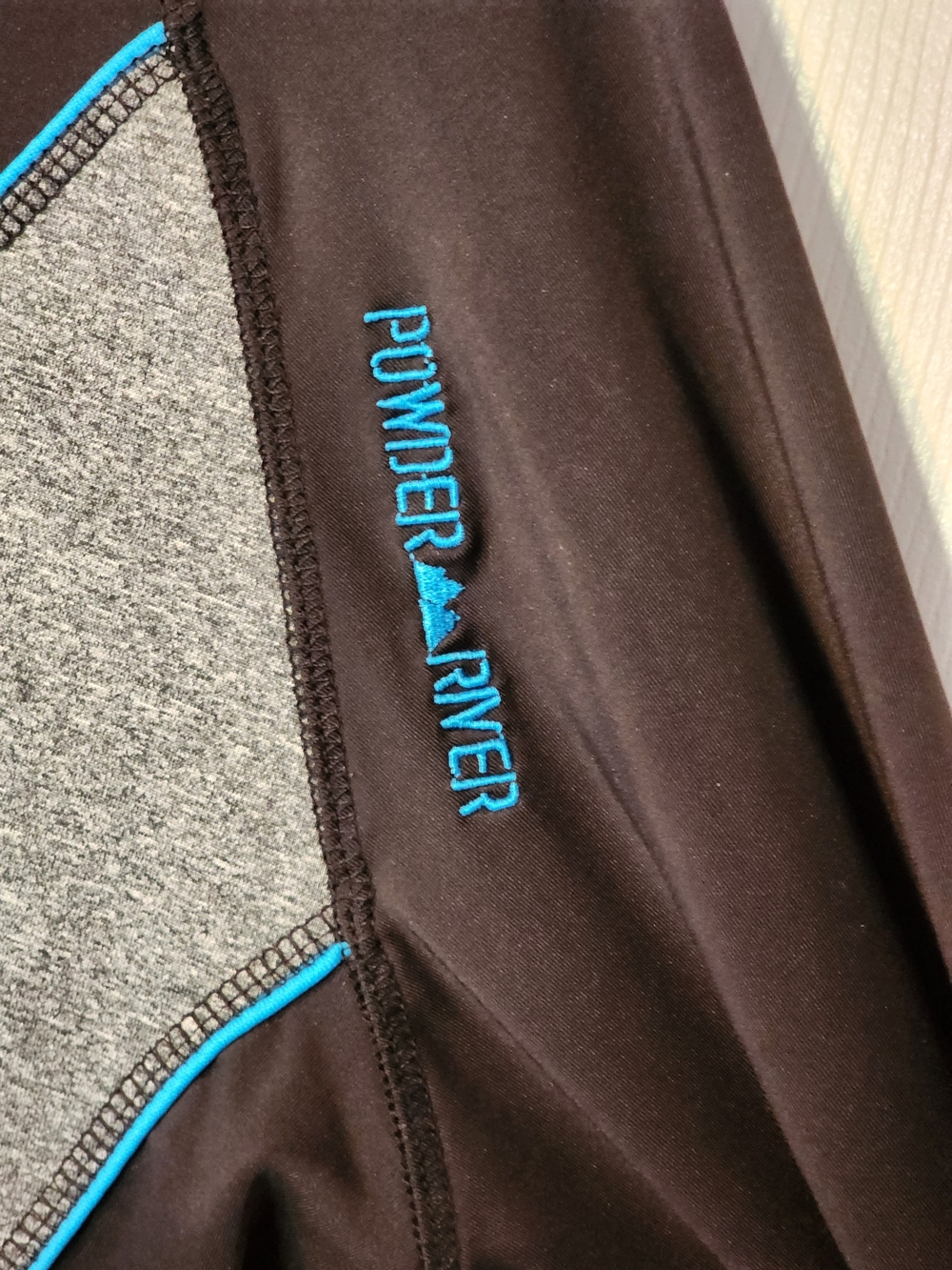 Powder River Black & Gray Women’s Softshell Jacket with Blue Trim Size Large - Picture 10 of 16